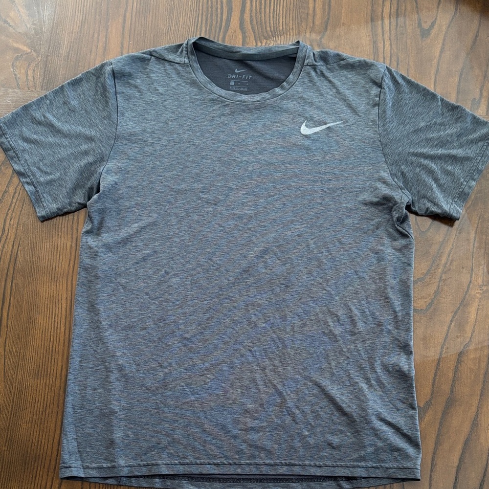 Nike Men's Dri Fit Gunmetal Short Sleeve Tee. Large